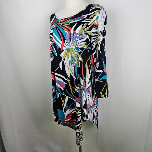 Clara SunWoo Floral Tunic Top Asymmetric Hem Medium Flowy 3/4 Sleeve Black - Picture 3 of 9